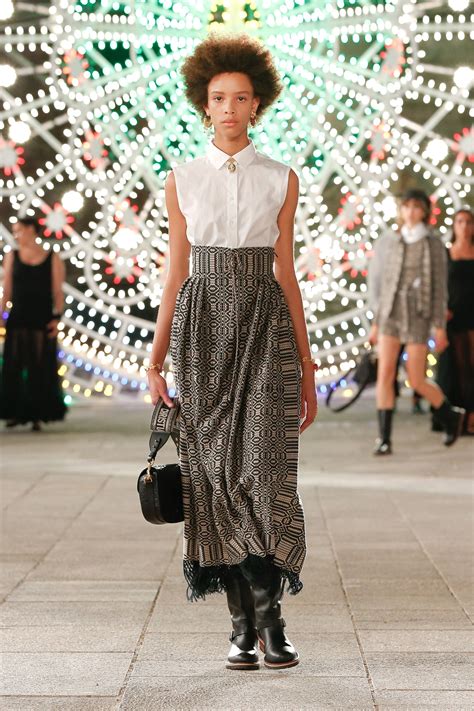 dior pasarela 2021|Christian Dior Resort 2021 Fashion Show .